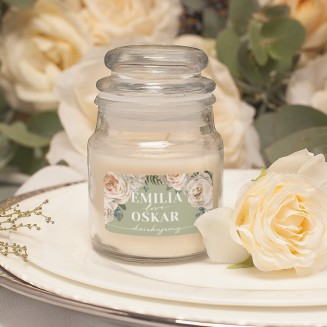 Zapachowa świeczka z personalizowną etykietą. Idealny upominek dla gości na ślub.