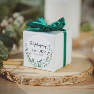 Personalizowane pudełeczka na upominki dla gości weselnych. Modny wzór graficzny z kolekcji Greenery.