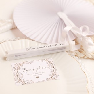 Wachlarz papierowy idealny podarunek dla gości weselnych na ślub organizowany wiosną lub latem