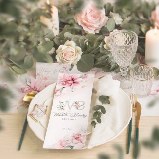 Personalizowany plan stołów na wesele. Ozdoba wnętrza sali weselnej. Motyw kwiatów z kolekcji Bukiet Ślubny.