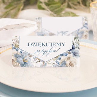 Wizytówka ślubna do wypisania imion i nazwisk gości. Piękna dekoracja stołu na wesele.