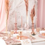 Piękna aranżacja stołu w różowej kolorystyce.