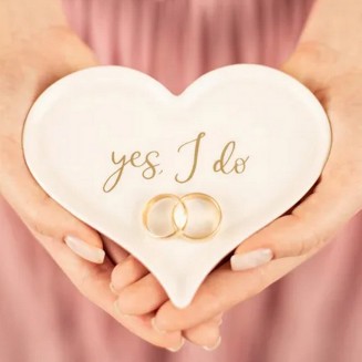 Talerzyk w kształcie serca ze złotym napisem yes i do