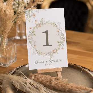 Tabliczka z numerkiem stołu na wesele.