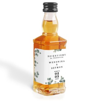 Etykiety personalizowane na mini butelki whisky.