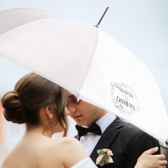 Parasol na ślub biały kolor biała rączka z imionami nowożeńców na materiale