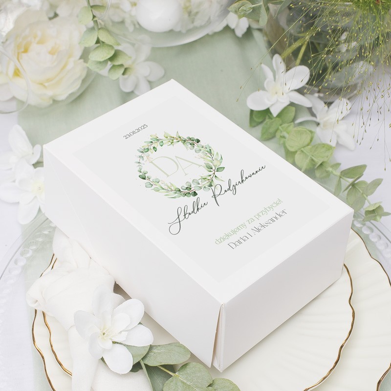 Pudełka na tort weselny białe z naklejką na wierzchu z personalizowanym nadrukiem