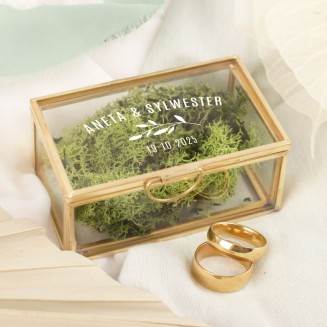 Szklana szkatułka personalizowana na obrączki ślubne.