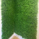Zielona ścianka ze sztucznych roślin. Efektowna dekoracja wesela.