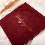 Bordowa księga gości ze złotym napisem, pamiątkowy album
