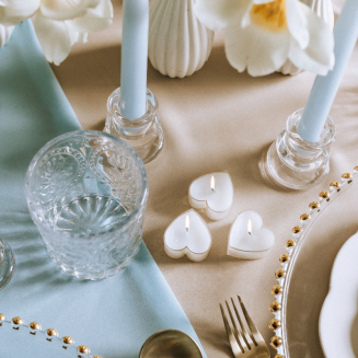 Świeczki białe serduszka na dekorację stołu. Uniwersalna dekoacja stołu w zestawie 10 sztuk