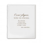 Album z cytatem na okładce.