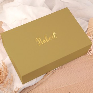 Personalizowany box z książką i eleganckim kubkiem