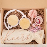 Stylowy zestaw dla dziewczyny ze słuchawkami i dodatkami