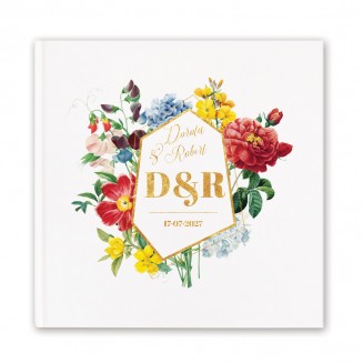 Księga gości z personalizowaną okładką i kwiatową grafiką.