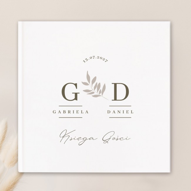 Księga gości w minimalistycznym stylu. Piękny dodatek ślubny z personalizacją.