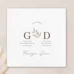 Księga gości w minimalistycznym stylu. Piękny dodatek ślubny z personalizacją.