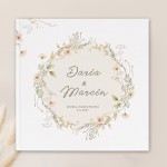 Ślubna księga pamiątkowa na wpisy gości i zdjęcia.