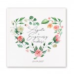 Personalizowana księga gości z kwiatowym sercem na okładce.