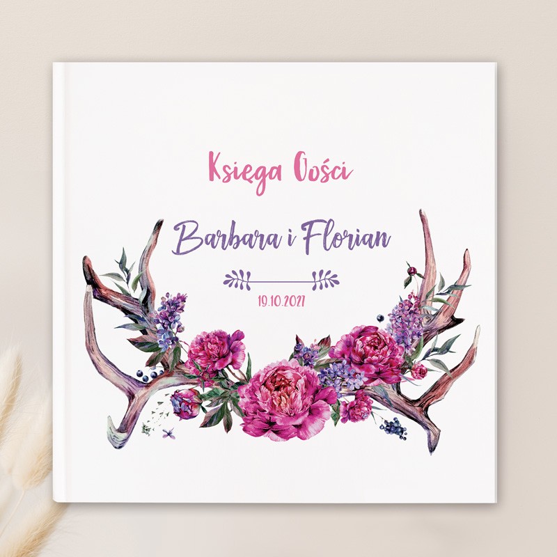 Personalizowana księga gości z kwiatową grafiką. Piękny dodatek weselny.
