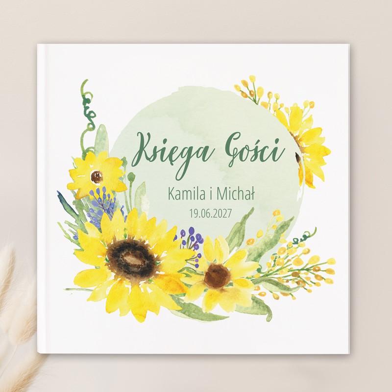 Księga gości z motywem słoneczników na okładce.