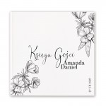 Księga gości w biało-czarnej kolorystyce z personalizacją.