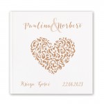 Personalizowana księga gości z motywem serca.