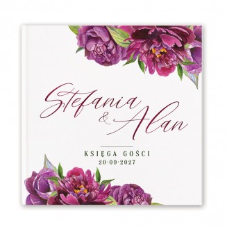 Księga gości z białymi kartkami i personalizowaną okładką z kwiatowym motywem.