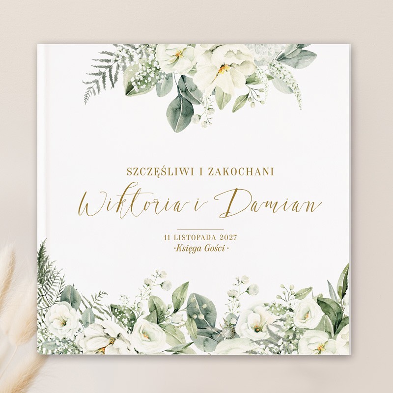 Księga gości na wesele posiada personalizowaną okładkę. Idealnie sprawdzi się jako atrakcja na wesele.