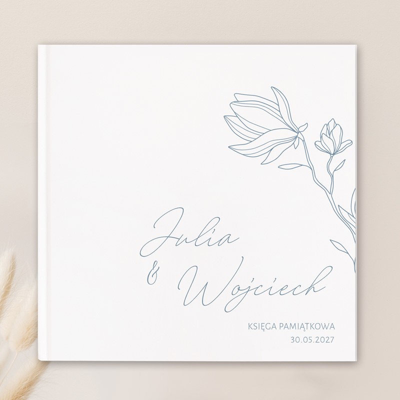 Księga personalizowana z motywem niebieskich kwiatów