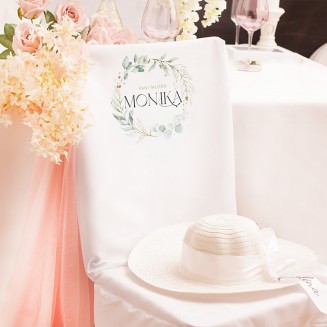 Elegancka ozdoba krzeseł na ślub
