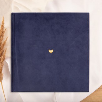 granatowa księga welurowa z serduszkiem
