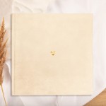 kremowa księga welurowa z serduszkiem