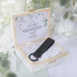 Brelok skórzany w czarnym kolorze. Podziękowanie dla świadka.