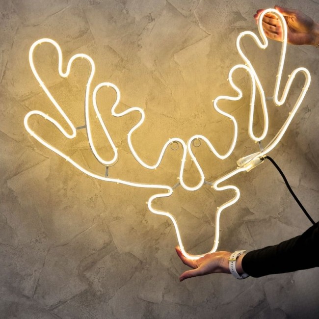 Neon ledowy w kształcie głowy łosia.