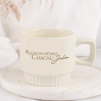 Kubek z ryflowaniem i personalizacją. Prezent dla świadkowej.