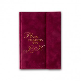 Welurowy notes ślubny ze złoconym napisem.