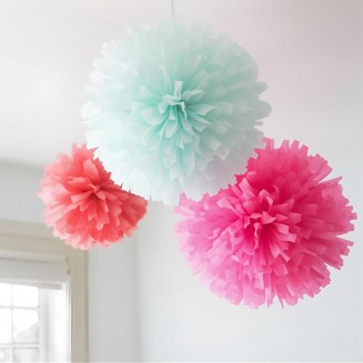 efektowana dekoracja sufitu kule papierowe