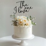 Topper dekoracyjny na tort weselny w postaci napisu the one i love