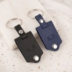 Brelok z inicjałami.