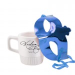 Biały ryflowany kubek z romantycznym nadrukiem jako prezent dla niego.