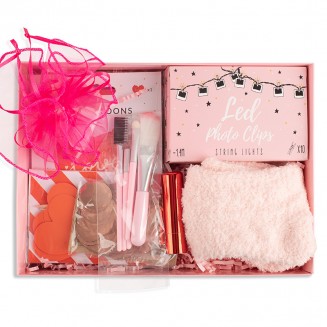 Romantyczny zestaw z walentynkowym konfetti i balonem