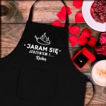 Czarny fartuch kuchenny z personalizacją. Prezent walentynkowy.