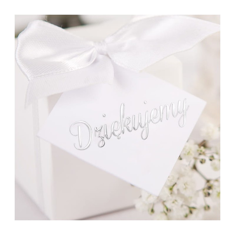 Bileciki w białym kolorze ze srebrnym napisem dziękujemy.