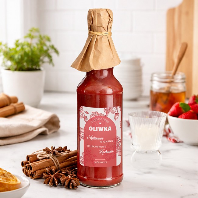 Mus owocowy w butelce z personalizowaną etykietą dla ukochanej osoby