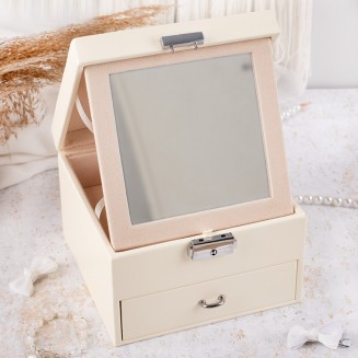 Elegancka szkatułka na biżuterię z kluczykiem