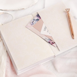 Planer ślubny z kieszonką na dokumenty.