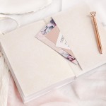 Planer ślubny z kieszonką na dokumenty.