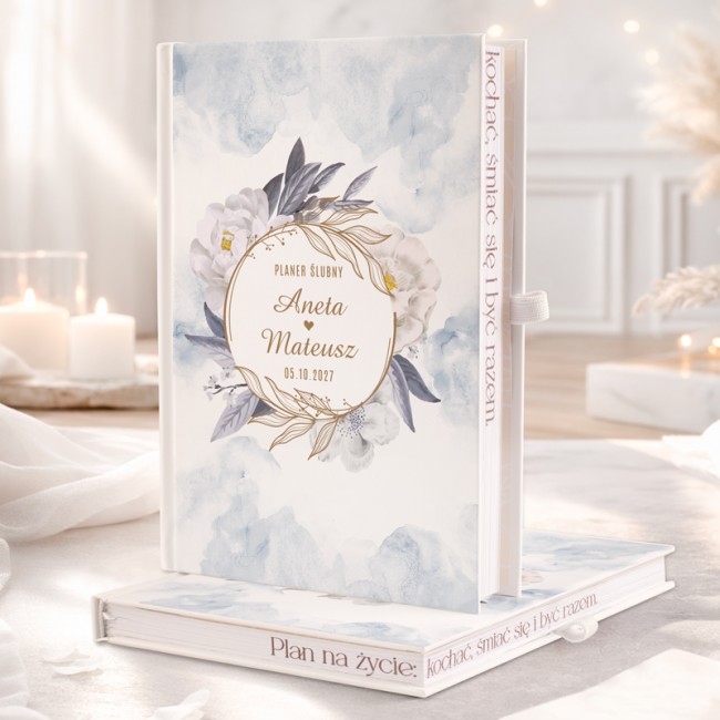 Personalizowany planer ślubny w niebieskiej kolorystyce.
