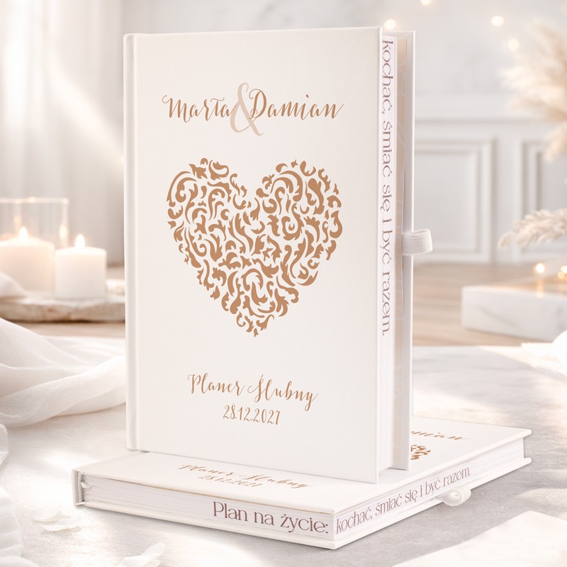 Personalizowany planer ślubny z motywem serca.